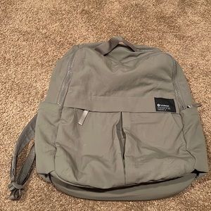 LULULEMON GRAY BACKPACK